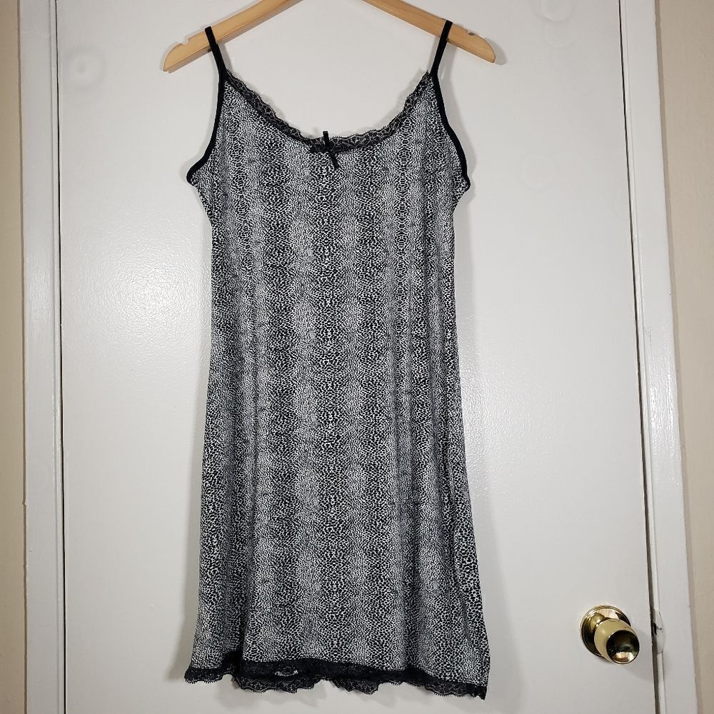 Mayfair Stretch Leopard Print Chemise Size M